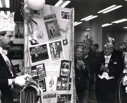 ONTHULLING van ? BIE ING BANK OP DE MERTJ....