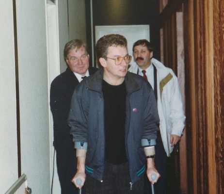 90-11-29 nog op krukke